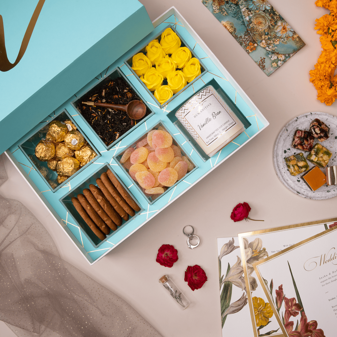 Jaiccha Ghasitaram Diwali Gifts Basket of 21 Goodies with 2 t-Lites|Gift  for Diwali,Holi,Rakhi,Valentine,Christmas,Birthday,Anniversary,Her,Him| :  Amazon.in: Grocery & Gourmet Foods